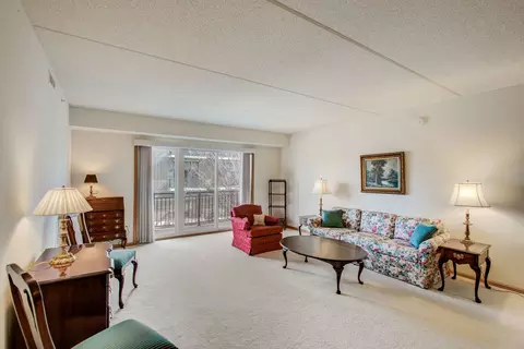 Living - 1378 Perry St #306, Des Plaines, IL 60016 photo 1 of 4