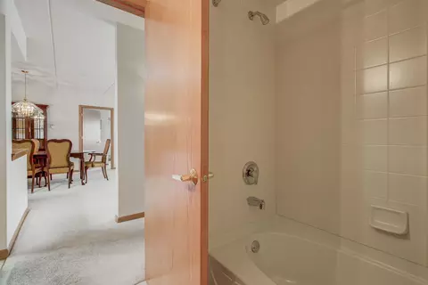 Bath - 1378 Perry St #306, Des Plaines, IL 60016 photo 3 of 3