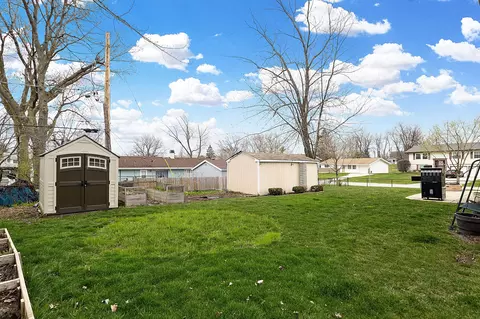 Exterior - 1385 Bedford Rd, Hoffman Estates, IL 60169 photo 5 of 5