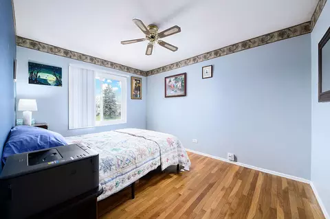 Bedroom - 1385 Bedford Rd, Hoffman Estates, IL 60169 photo 3 of 5