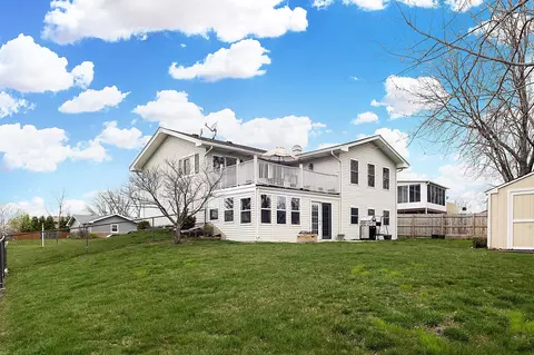 Exterior - 1385 Bedford Rd, Hoffman Estates, IL 60169 photo 3 of 5