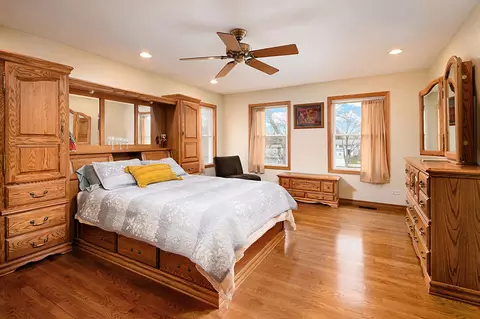 Bedroom - 1385 Bedford Rd, Hoffman Estates, IL 60169 photo 1 of 5