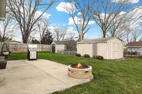 Exterior - 1385 Bedford Rd, Hoffman Estates, IL 60169 photo 4 of 5