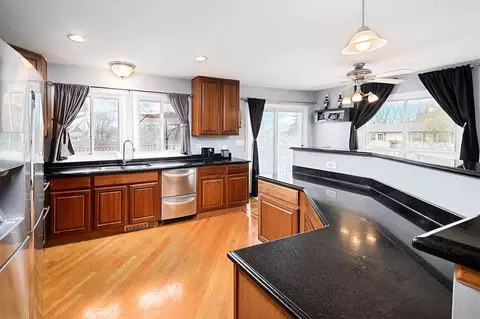 Kitchen - 1385 Bedford Rd, Hoffman Estates, IL 60169 photo 2 of 3