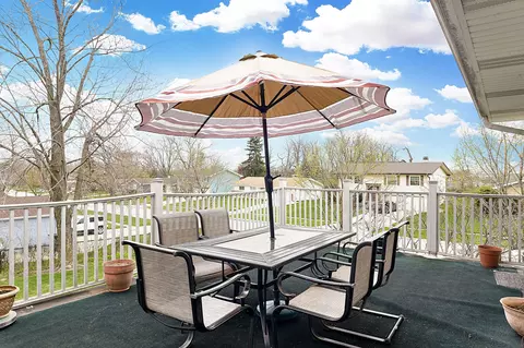 Exterior - 1385 Bedford Rd, Hoffman Estates, IL 60169 photo 2 of 5