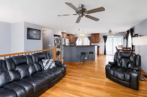 Living - 1385 Bedford Rd, Hoffman Estates, IL 60169 photo 3 of 3