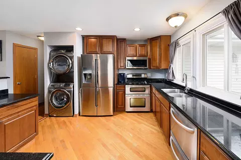 Kitchen - 1385 Bedford Rd, Hoffman Estates, IL 60169 photo 1 of 3