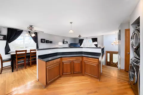 Kitchen - 1385 Bedford Rd, Hoffman Estates, IL 60169 photo 3 of 3