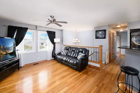 Living - 1385 Bedford Rd, Hoffman Estates, IL 60169 photo 1 of 3