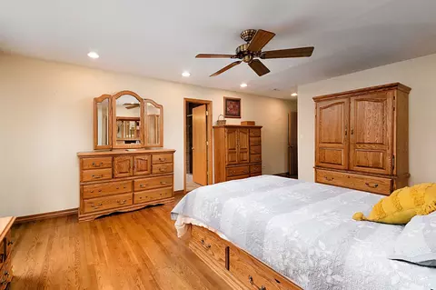 Bedroom - 1385 Bedford Rd, Hoffman Estates, IL 60169 photo 2 of 5