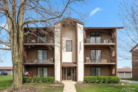 1239 Chalet Rd #200, Naperville, IL 60563