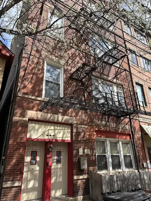216 W 23rd St, Chicago, IL 60616