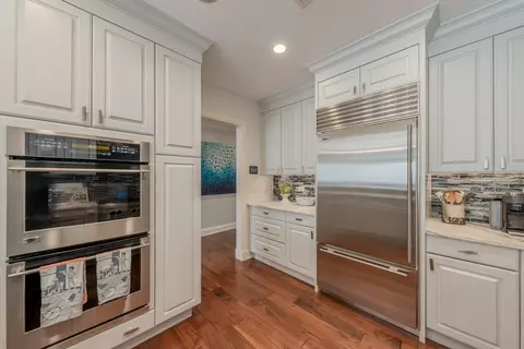 Kitchen - 270 E Pearson St #1103, Chicago, IL 60611 photo 2 of 4