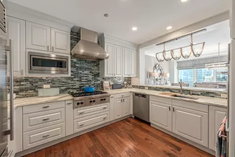 Kitchen - 270 E Pearson St #1103, Chicago, IL 60611 photo 1 of 4