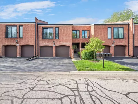 19 E W200 E Old Tavern Rd, Oak Brook, IL 60523