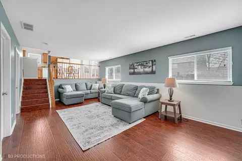 Living - 7710 Sugar Maple Ct, Plainfield, IL 60586 photo 2 of 4
