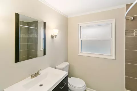 Bath - 2803 173rd St, Hazel Crest, IL 60429 photo 2 of 3