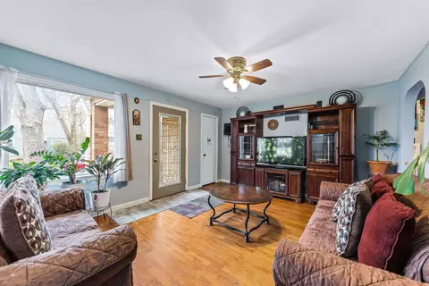 Living - 179 S May Ave, Kankakee, IL 60901 photo 3 of 5