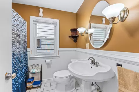 Bath - 179 S May Ave, Kankakee, IL 60901 photo 1 of 2