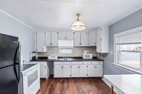 Kitchen - 179 S May Ave, Kankakee, IL 60901 photo 3 of 3