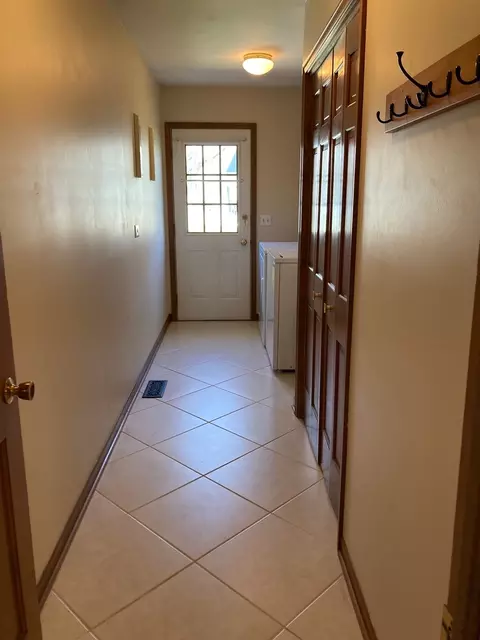 Entry Way - 36 Redstart Rd, Naperville, IL 60565 photo 2 of 3