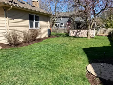 Exterior - 36 Redstart Rd, Naperville, IL 60565 photo 4 of 5
