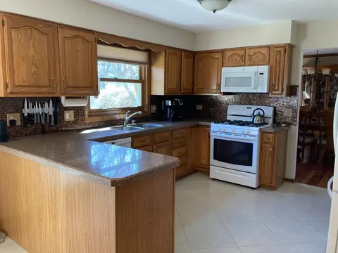 Kitchen - 36 Redstart Rd, Naperville, IL 60565 photo 2 of 3