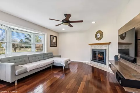Living - 3905 Whispering Trails Dr, Hoffman Estates, IL 60192 photo 3 of 4