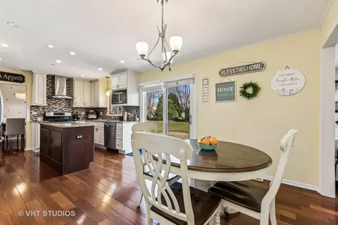 Kitchen - 3905 Whispering Trails Dr, Hoffman Estates, IL 60192 photo 1 of 5