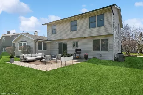 Exterior - 3905 Whispering Trails Dr, Hoffman Estates, IL 60192 photo 3 of 4