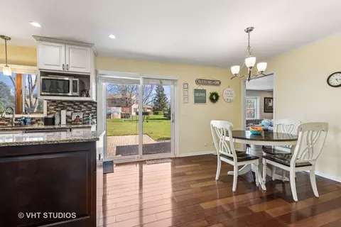 Kitchen - 3905 Whispering Trails Dr, Hoffman Estates, IL 60192 photo 5 of 5