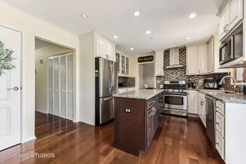 Kitchen - 3905 Whispering Trails Dr, Hoffman Estates, IL 60192 photo 2 of 5
