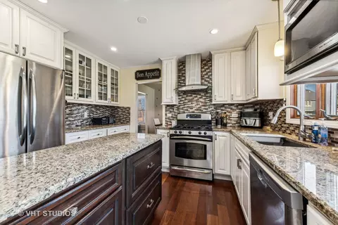 Kitchen - 3905 Whispering Trails Dr, Hoffman Estates, IL 60192 photo 3 of 5