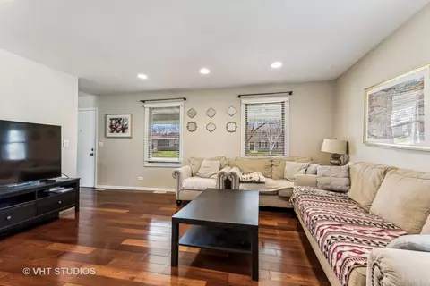 Living - 3905 Whispering Trails Dr, Hoffman Estates, IL 60192 photo 1 of 4