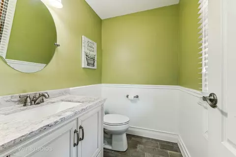 Bath - 3905 Whispering Trails Dr, Hoffman Estates, IL 60192 photo 1 of 3