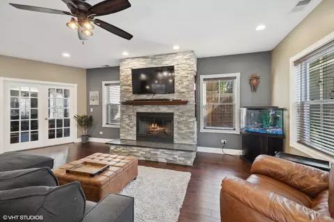 Living - 4124 Maple Ave, Lyons, IL 60534 photo 1 of 4