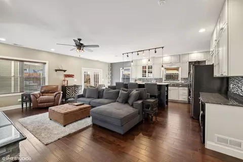 Living - 4124 Maple Ave, Lyons, IL 60534 photo 4 of 4