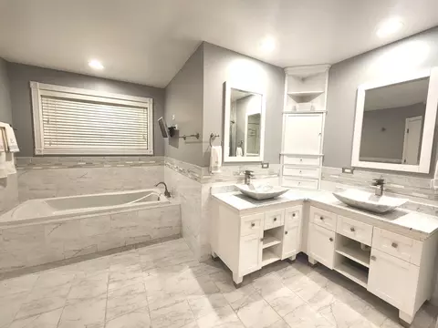 Bath - 4124 Maple Ave, Lyons, IL 60534 photo 4 of 6