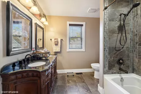 Bath - 4124 Maple Ave, Lyons, IL 60534 photo 2 of 6