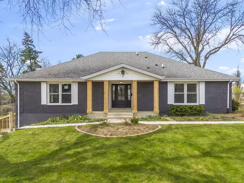 36 Sunset Ave, Glen Ellyn, IL 60137