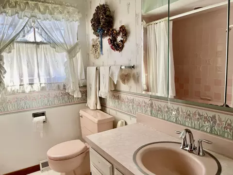Bath - 902 16th St, Peru, IL 61354 photo 3 of 3