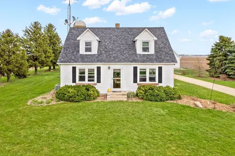 24538 Malta Rd, Clare, IL 60111