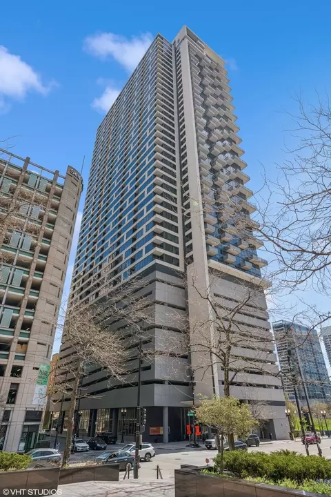 235 W Van Buren St #2708, Chicago, IL 60607