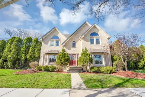 8860 Moody Ave, Oak Lawn, IL 60453