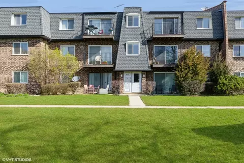 9419 Bay Colony Dr #3E, Des Plaines, IL 60016
