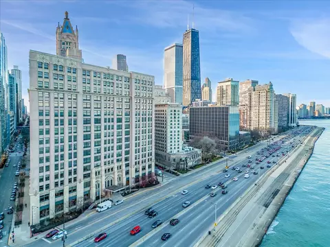 680 N Lake Shore Dr #212, Chicago, IL 60611