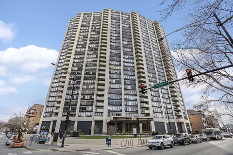 3930 N Pine Grove Ave #709, Chicago, IL 60613