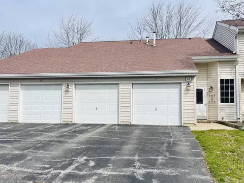 68 N Victoria Ln #E, Streamwood, IL 60107