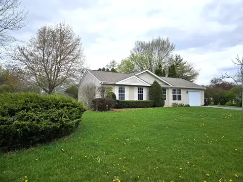 3293 Kings Point Ct, Island Lake, IL 60042