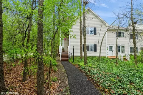 15 N Macgillis Dr #22-1, Round Lake, IL 60073